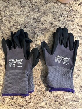Body Guard Safety Gear Work Gloves in Purple and Black